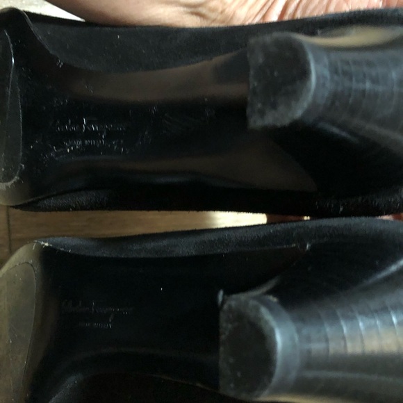 Salvatore Ferragamo Black Suede Round Toe Kitty Heels Shoes Size 9.5 - Picture 10 of 10